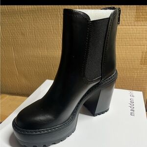 Madden Girl KRISSY Black Chelsea Chunky Boots Women (SIZE) Faux Leather Bootie